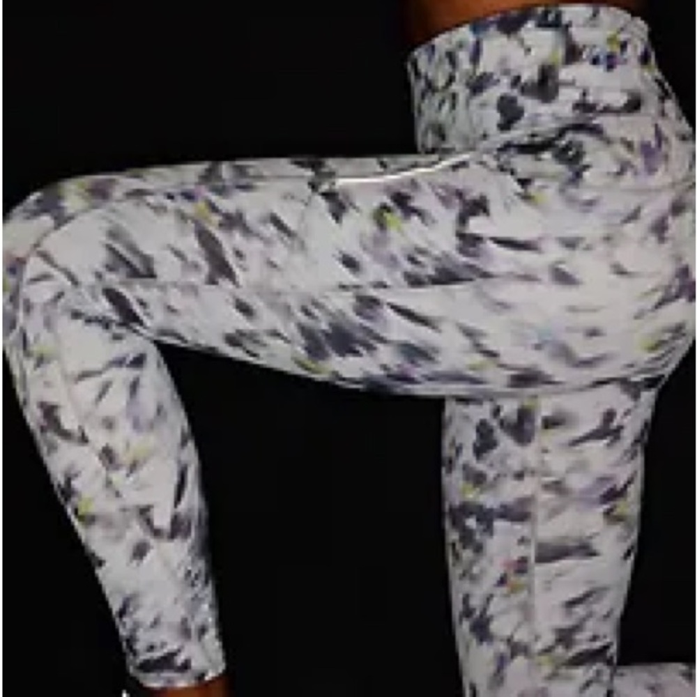 🌟🌟🌟ATHLETA🌟🌟🌟 
Silver, White Activewear Set - Picture 3 of 14